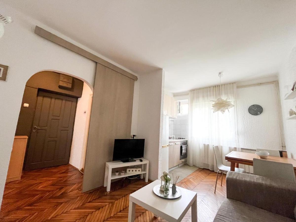 Kopernik - Parking Available Appartement Belgrado Buitenkant foto