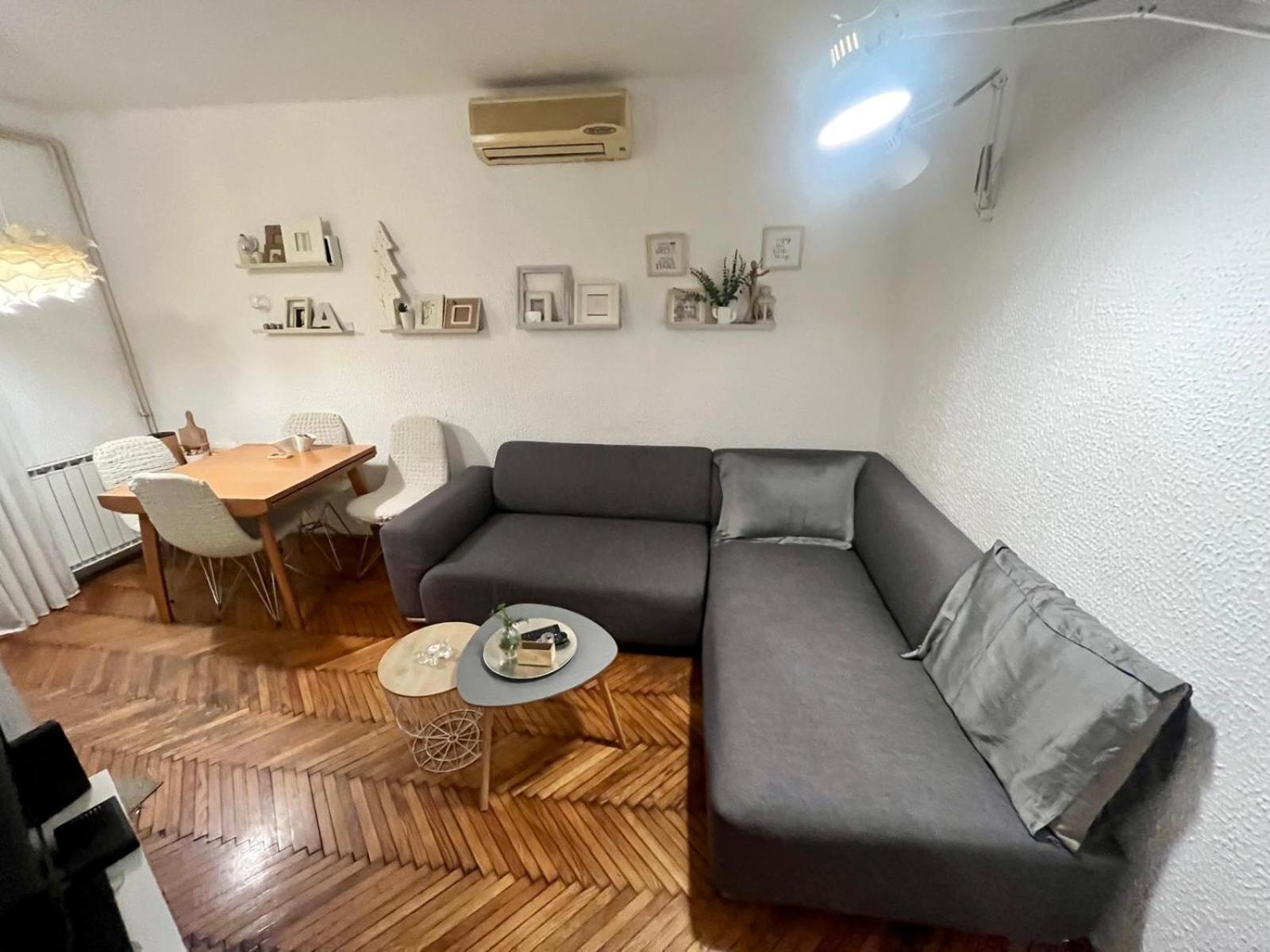 Kopernik - Parking Available Appartement Belgrado Buitenkant foto