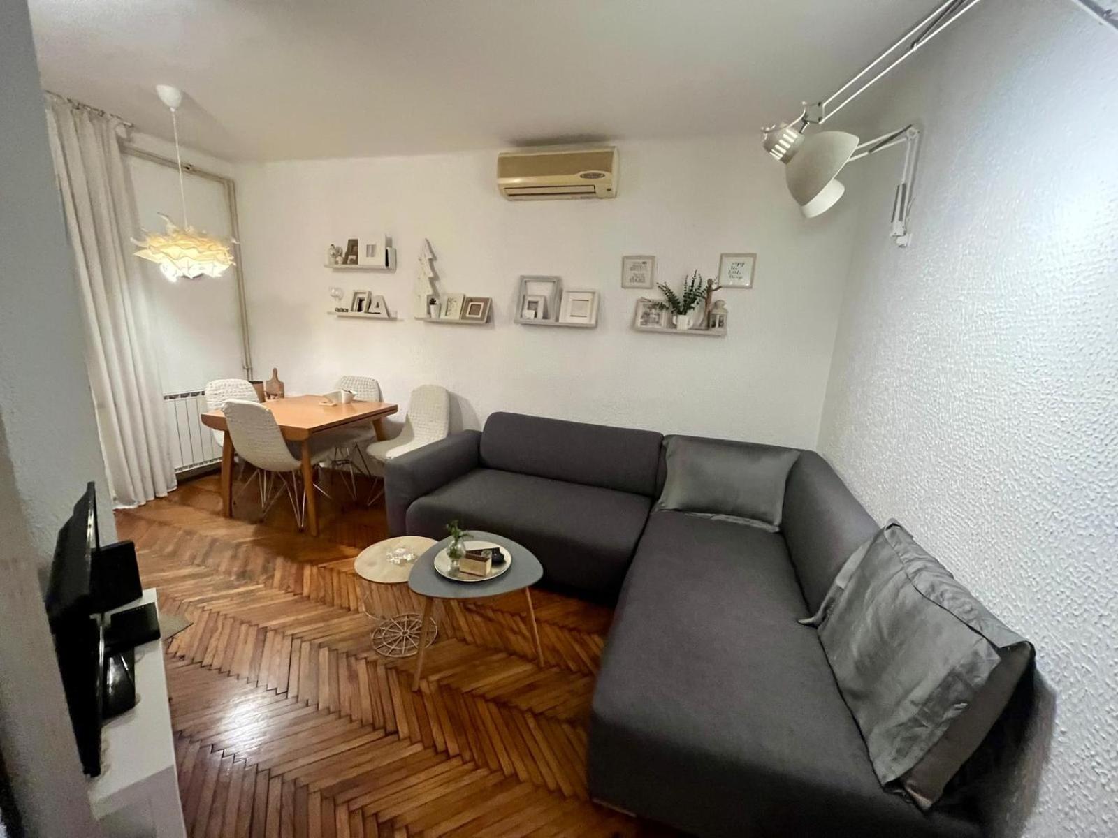 Kopernik - Parking Available Appartement Belgrado Buitenkant foto